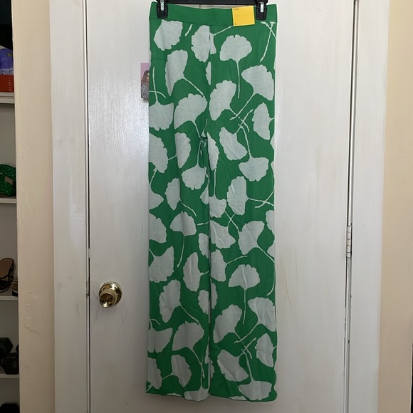 DVF for Target Women's High Waisted Ginkgo Green Sweaterknit Flare Pants NWT - Picture 3 of 3